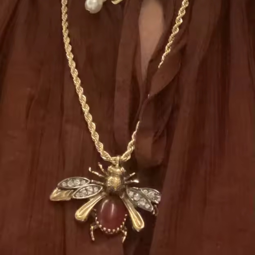 NEW!
Vintage Bee Jewelry Set – Necklace & Earrings - Picture 14 of 14